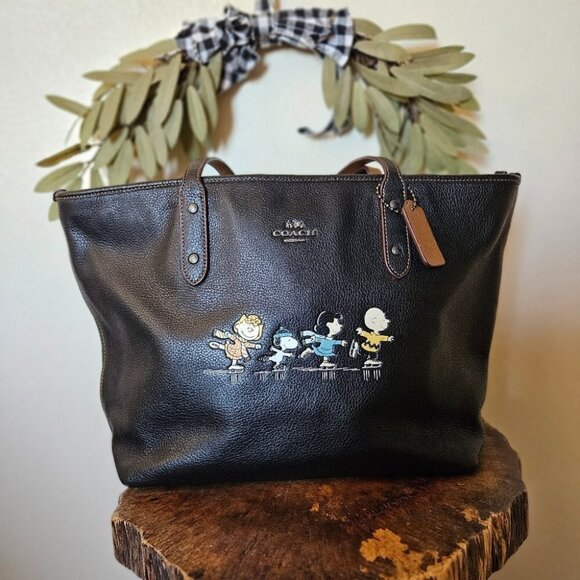 Coach x Peanuts Snoopy Tote Black Leather Ice Skating City Zip Bag - Picture 3 of 13